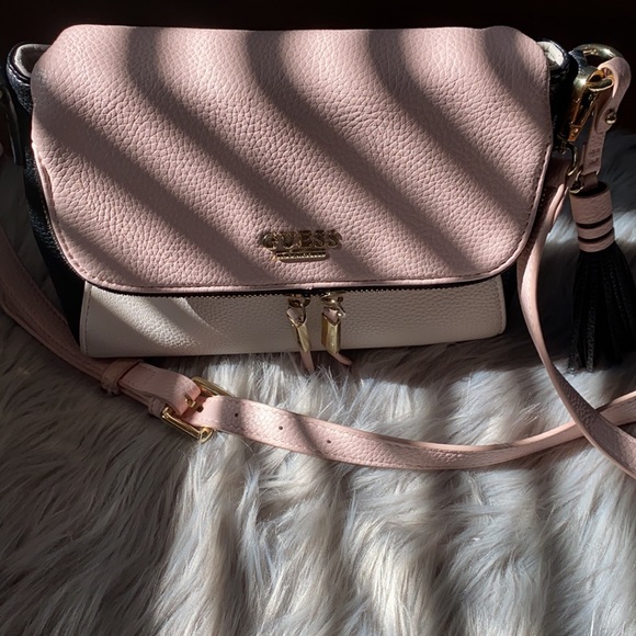 🛑SOLD🛑 GUESS Women’s top handle flap bag - Picture 5 of 10